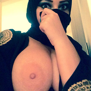 busty pakistani babe flashing tits in hijab